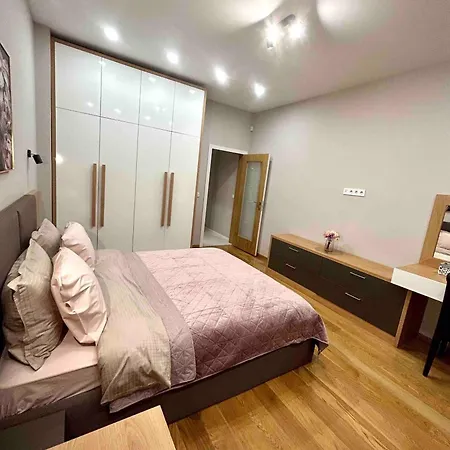 Apartment In Center